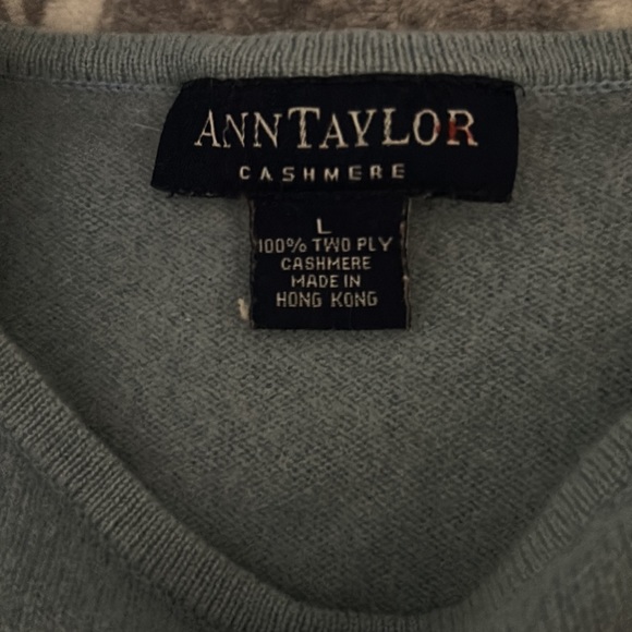 ANN TAYLOR CASHMERE Short sleeve sweater - Picture 2 of 2